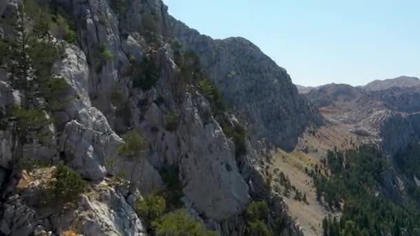 在土耳其阿拉亚的无人驾驶飞机上拍摄的陡峭的高山 — 图库视频影像