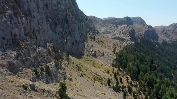 在土耳其阿拉亚的无人驾驶飞机上拍摄的陡峭的高山 — 图库视频影像