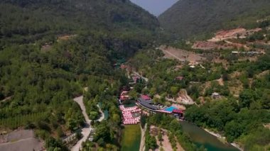 Restoran Nehri üzerinde