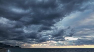 Cloudy sunset at sea