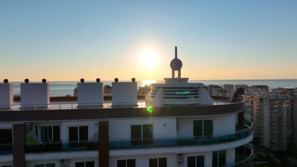 Kleurrijke Zonsondergang Boven Stad — Stockvideo