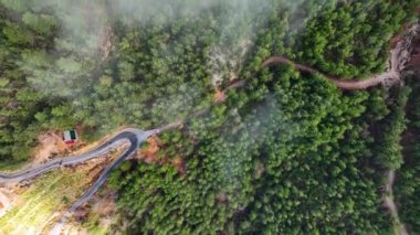 Dağ nehri arkaplan yapısı