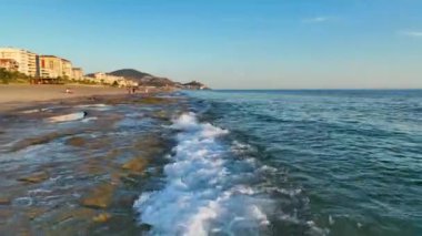 Kayalık plajın dokusu