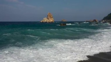 Sabah deniz manzarası tepeden