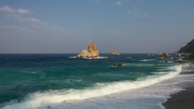 Sabah deniz manzarası tepeden