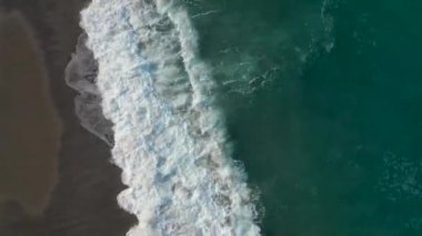 Sabah deniz manzarası tepeden