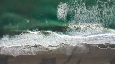 Denizde fırtına var.