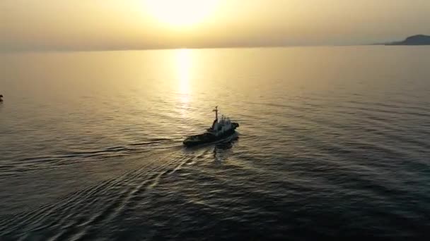 Schiff Schlepper Segelt Zum Hafen Luftaufnahme Türkei Alanya — Stockvideo
