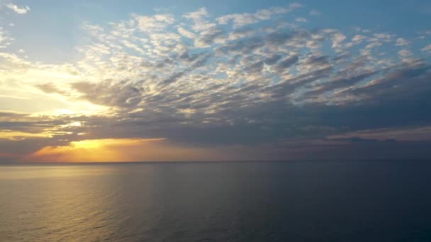 Capa Marinha Pôr Sol Levantamento Aéreo Dia — Vídeo de Stock