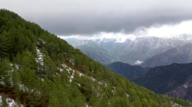 Dağlarda Hafif Kış