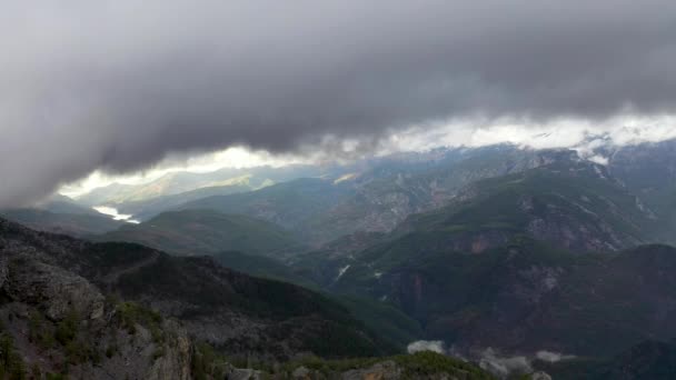 Pluie Dans Les Montagnes — Video