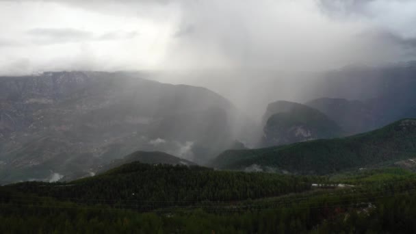 Chuva Nas Montanhas — Vídeo de Stock