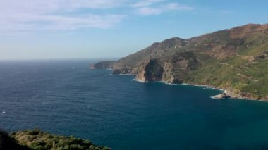 Alacakaranlıkta vahşi sahil