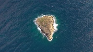 Fırtınada en renkli denizin üzerinde vızıltı