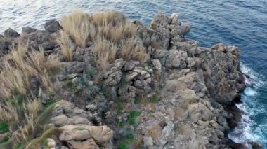 Fırtınada en renkli denizin üzerinde vızıltı