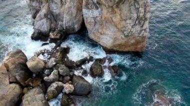 Fırtınada en renkli denizin üzerinde vızıltı