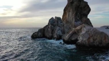 Fırtınada en renkli denizin üzerinde vızıltı