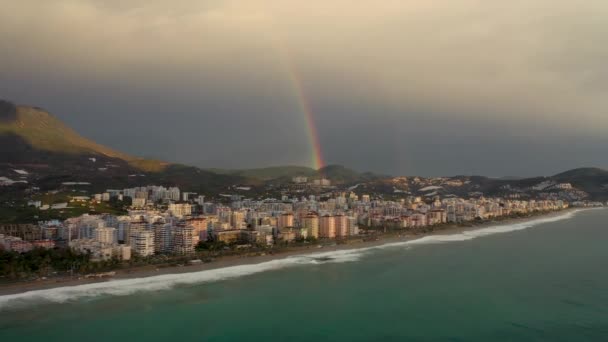 Regenboog Zee Stad Luchtaanvallen — Stockvideo