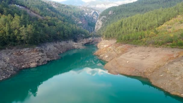 Гірська Річка Високо Горах — стокове відео