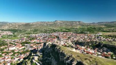 Muhteşem bir manzara. Kapadokya Türkiye 'nin popüler bir turizm beldesi