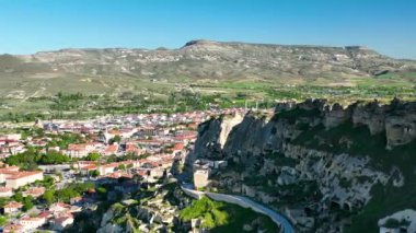 Muhteşem bir manzara. Kapadokya Türkiye 'nin popüler bir turizm beldesi