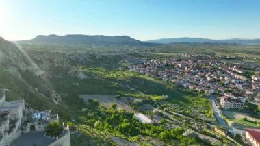 Muhteşem bir manzara. Kapadokya Türkiye 'nin popüler bir turizm beldesi
