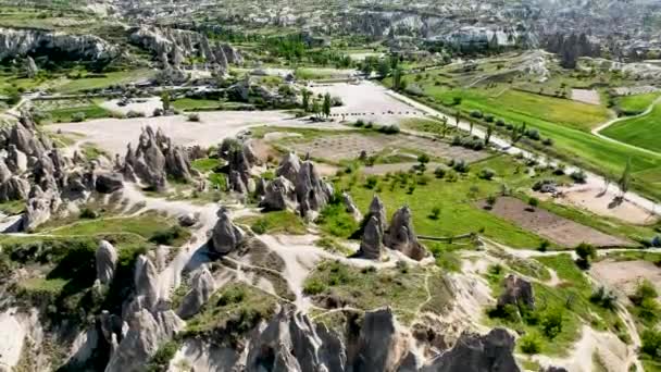 Dron Přeletěl Nad Úžasnými Skalními Útvary Nádherná Krajina Cappadocia Oblíbenou — Stock video