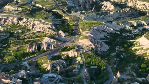 Drone Survolant Des Formations Rocheuses Étonnantes Paysage Fabuleux Cappadoce Est — Video