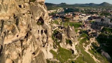 İnanılmaz bir manzara. Kapadokya Türkiye 'nin popüler bir turizm beldesi.