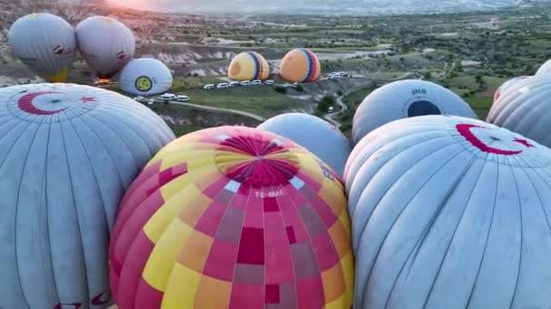 Hot Air Balloons Fly Mountainous Landscape Cappadocia Turkey Aerial View — 비디오