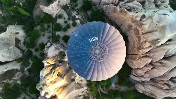 Widok Lotu Ptaka Balony Ogrzane Powietrze Słynne Miasto Cappadocia Turcja — Wideo stockowe