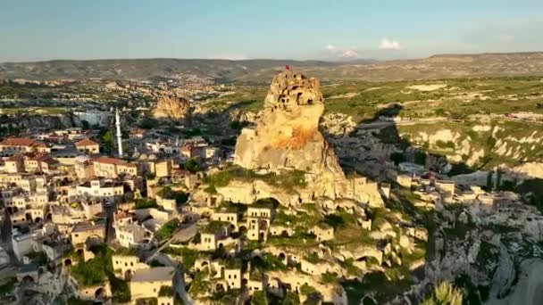 Drone Vliegt Verbazingwekkende Rotsformaties Prachtig Landschap Cappadocië Een Populaire Toeristische — Stockvideo