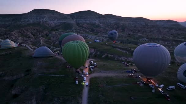 Hot Air Balloons Fly Mountainous Landscape Cappadocia Turkey Aerial View — 비디오