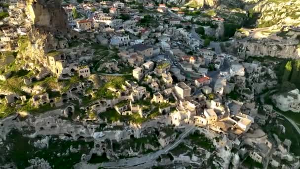 Drone Vliegt Verbazingwekkende Rotsformaties Prachtig Landschap Cappadocië Een Populaire Toeristische — Stockvideo