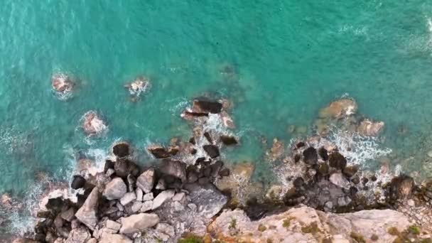 素晴らしい海の岩の質感 — ストック動画