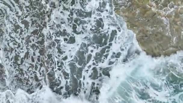 Úžasné Moře Skalnaté Textury — Stock video