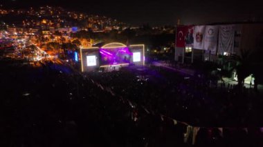 Hava görüntüsü içerisindeki insanlar 4 K