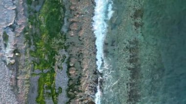 Kayalık plajın dokusu