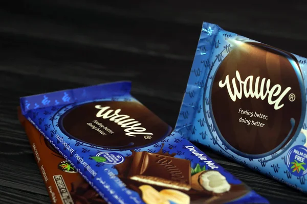 KHARKOV, UKRAINE - 3 HAZİRAN 2021: Wawel çikolata üretimi. Wawel, Polonya 'nın Krakow şehrinde 1898' de kurulan çikolatalı gofret ve atıştırmalık üreten Polonyalı bir şekerleme şirketi.