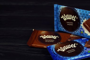 KHARKOV, UKRAINE - 3 HAZİRAN 2021: Wawel çikolata üretimi. Wawel, Polonya 'nın Krakow şehrinde 1898' de kurulan çikolatalı gofret ve atıştırmalık üreten Polonyalı bir şekerleme şirketi.