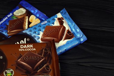 KHARKOV, UKRAINE - 3 HAZİRAN 2021: Wawel çikolata üretimi. Wawel, Polonya 'nın Krakow şehrinde 1898' de kurulan çikolatalı gofret ve atıştırmalık üreten Polonyalı bir şekerleme şirketi.