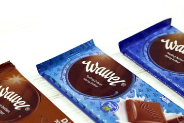 KHARKOV, UKRAINE - 3 HAZİRAN 2021: Wawel çikolata üretimi. Wawel, Polonya 'nın Krakow şehrinde 1898' de kurulan çikolatalı gofret ve atıştırmalık üreten Polonyalı bir şekerleme şirketi.