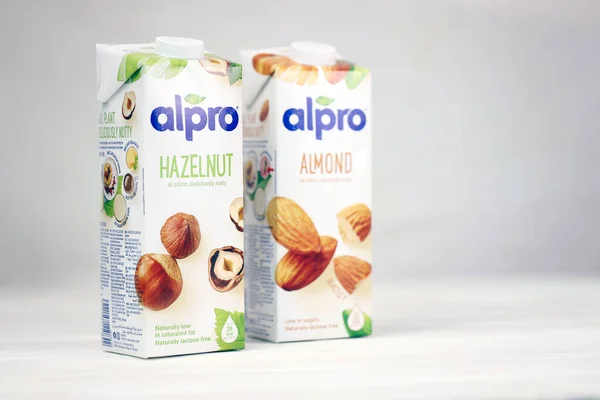 Kharkov Ukraine Juillet 2020 Packs Lait Amande Noisette Alpro Fabriqués — Photo