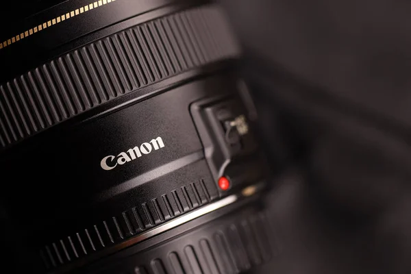 Харков Украина Января 2021 Объектив Canon 85Mm Черном Фоне Подробное — стоковое фото