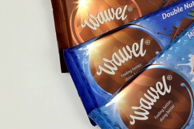 KHARKOV, UKRAINE - 3 HAZİRAN 2021: Wawel çikolata üretimi. Wawel, Polonya 'nın Krakow şehrinde 1898' de kurulan çikolatalı gofret ve atıştırmalık üreten Polonyalı bir şekerleme şirketi.