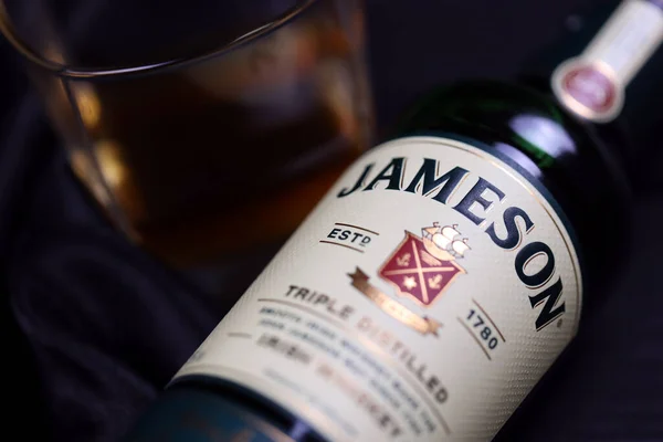 Kharkov Ukraine December 2020 Jameson Tripla Desztillált Whisky Palack Sötét — Stock Fotó