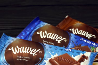 KHARKOV, UKRAINE - 3 HAZİRAN 2021: Wawel çikolata üretimi. Wawel, Polonya 'nın Krakow şehrinde 1898' de kurulan çikolatalı gofret ve atıştırmalık üreten Polonyalı bir şekerleme şirketi.