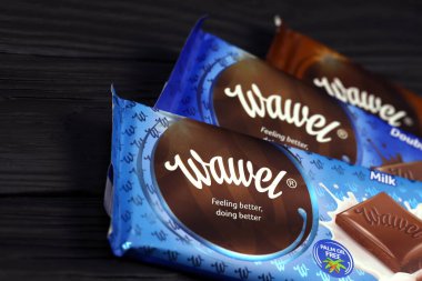 KHARKOV, UKRAINE - 3 HAZİRAN 2021: Wawel çikolata üretimi. Wawel, Polonya 'nın Krakow şehrinde 1898' de kurulan çikolatalı gofret ve atıştırmalık üreten Polonyalı bir şekerleme şirketi.