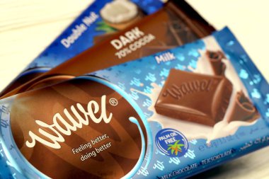 KHARKOV, UKRAINE - 3 HAZİRAN 2021: Wawel çikolata üretimi. Wawel, Polonya 'nın Krakow şehrinde 1898' de kurulan çikolatalı gofret ve atıştırmalık üreten Polonyalı bir şekerleme şirketi.