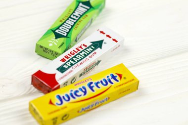 KHARKOV, UKRAINE - 14 Şubat 2021: Wrigleys Spearmint Doublemint ve Sulu Meyve sakızı klasik paket tasarımı
